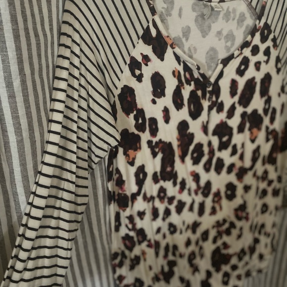 Button up Top❤️ - Picture 2 of 2